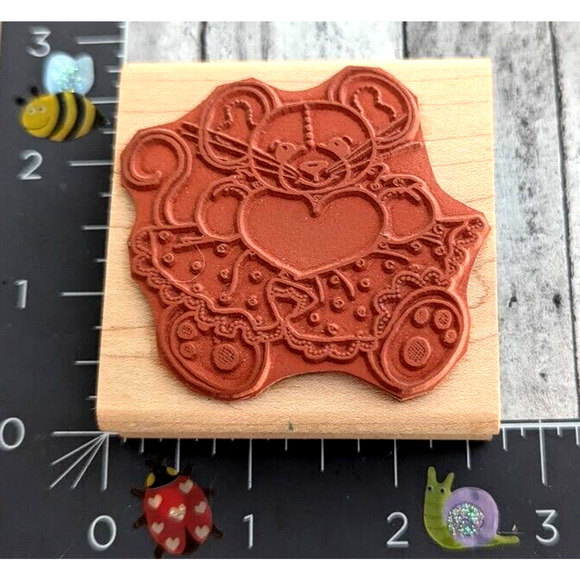 Double D's Stitched Mouse Holding Heart Love Dress Rubber Stamp Wood #D92 - Picture 2 of 4